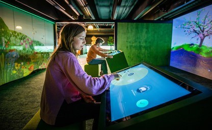 Children exploring the digital apple tree at VilVite in Bergen.